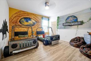 12BR Solterra Mansion + Arcade Game Room & Pool - Davenport - 8