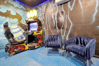 12BR Solterra Mansion + Arcade Game Room & Pool - Davenport - 6