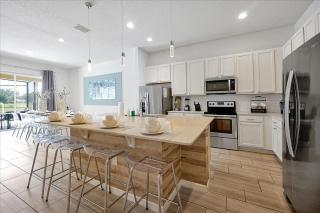 12BR Solterra Mansion + Arcade Game Room & Pool - Davenport - 4
