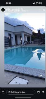 Villa Emerald - - 0