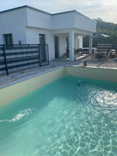 Villa Emerald - - 4