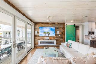 Palm Breeze - Ocean Views Golf Cart Game Room - 1