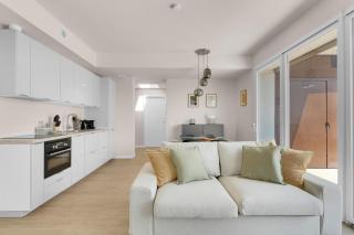 Airy Apartments with Balcony & Garage - Milan - 8