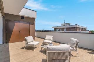 Airy Apartments with Balcony & Garage - Milan - 3