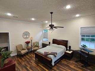Oakwood Oasis-Studio w Laundry & Kitchen - Decatur - 9