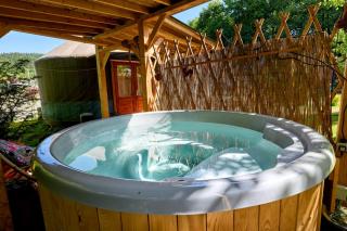 Aloha Glamp - okrągłe domki przy rzece - balia i sauna - Energylandia - Zagórnik - 0