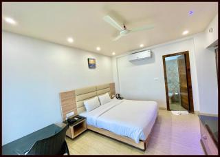 Swimming Pool Beach Front HOTEL GPR ! PURI, fully Air Conditioned Rooms And BREAKFAST, Wifi & Restaurant And Parking - Best Hotel - Puri - 8