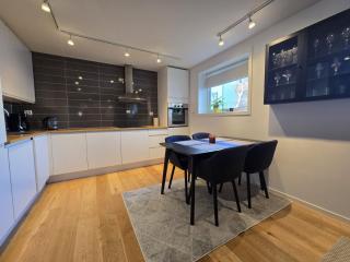 BRUNØST APARTMENT modern apartment close to city center with free parking - Tromsø - 9