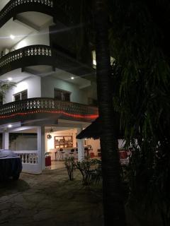 Hotel Breeze Bay - Ukunda - 0