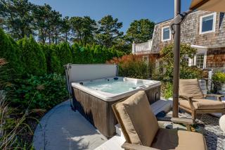 The J Luxury Villa - Southampton Poolside Retreat with Sauna - 6