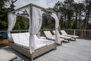 The J Luxury Villa - Southampton Poolside Retreat with Sauna - 2