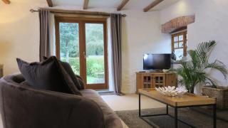 The Old Cowshed - Swallows Cottage - Pembroke - 1