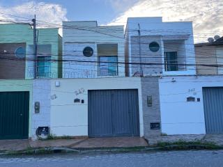 Casa individual com 2 suítes ambas com ar condicionado, sala, cozinha, área de serviço e garagem para 2 carros pequenos a poucos metros da Praia de Taperapuã - Porto Seguro - 7