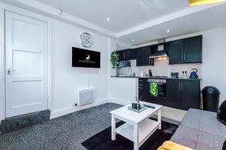 Luxury 1 bedrooom house, sleeps 4, free parking - Queensbury - 8