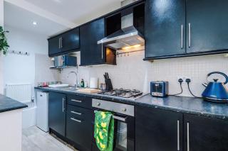 Luxury 1 bedrooom house, sleeps 4, free parking - 7