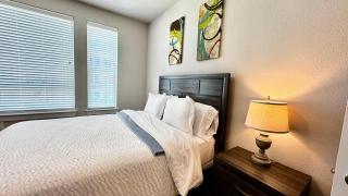 Modern 2- Bed Apt Pool & Gym - Austin - 3