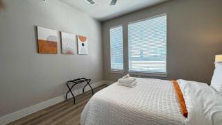 2BR Retreat -Gym Pool Parking - Austin - 4