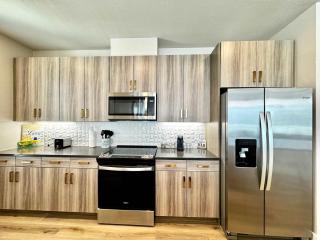 2BR Retreat -Gym Pool Parking - Austin - 5