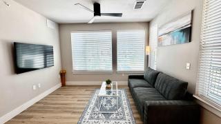 2BR Retreat -Gym Pool Parking - Austin - 9