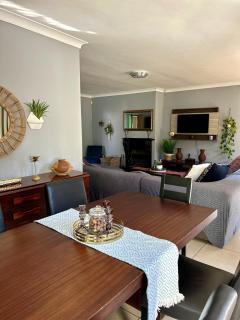 Spacious Entire House in Menlyn, Sleeps 8, Ideal for Groups - Pretoria - 4