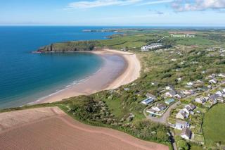 The Retreat - Short walk from beach parking - - 6