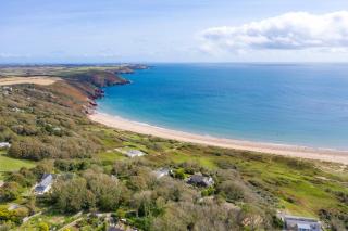 The Retreat - Short walk from beach parking - - 1