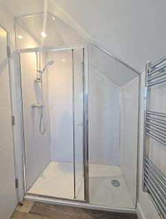 Central Reading 4 Bed 4 En Suite Home - Tilehurst - 2
