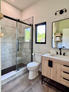 NEW! Moonrise Meadow | Hot Tub | River | 360 Views - Stanton - 2