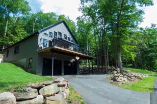 Modern Chalet with Hot Tub and Lake Access - 0