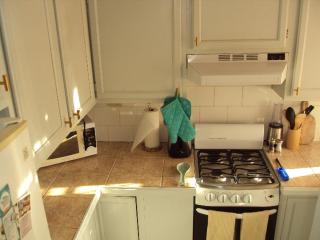 Comfy, Boho Beach Apt - - 8