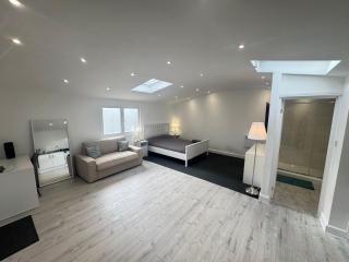 The Studio Guesthouse - - 0