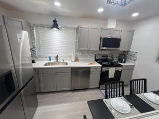 Poolside Haven in Largo - Largo - 6