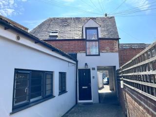 2 Bed House Free Parking 1km From The Beach - 9