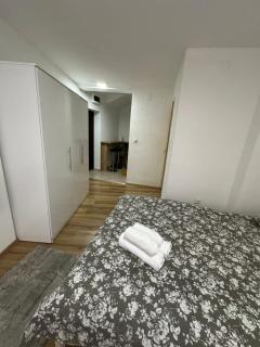 Cozy Downtown Guest House - Sarajevo - 9