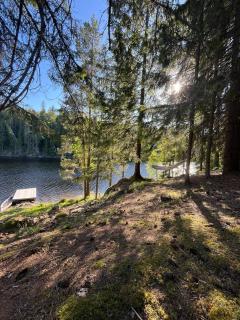 idyllisk hytte ved vannet - 9