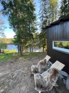 idyllisk hytte ved vannet - 4