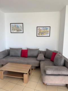 SunKissed Apartament - Golem - 6