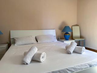 Golden Stay - 4BR Stylish Apartment for Group - Tal-Ħriereb - 0