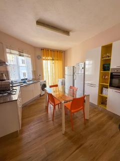Golden Stay - 4BR Stylish Apartment for Group - Tal-Ħriereb - 2