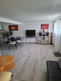 Appartements rénové a neuf au rez de chaussé de notre maison - Saint-Fiacre - 1