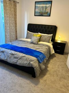3 bedroom Entire Town House Ravine lot- Brampton - Brampton - 3