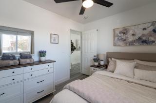 A Modern Home away from Home! - Las Vegas - 8