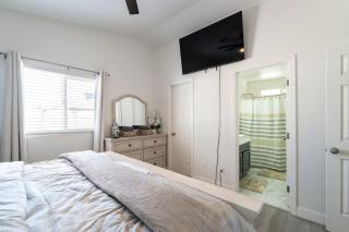 A Modern Home away from Home! - Las Vegas - 6
