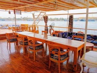 Floating Hotel - Family Home Nile Boat - Jazīrat al ‘Awwāmīyah - 9