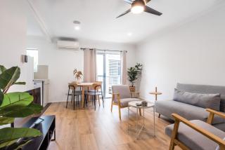 Modern 2BR Apartment Near Portside & Airport - Brisbane - 0