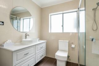 Modern 2BR Apartment Near Portside & Airport - Brisbane - 4