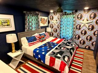 Kitschy Kottage - 3