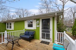 Cozy Cottages Green Cottage Hot tub-Town - Saugatuck - 0
