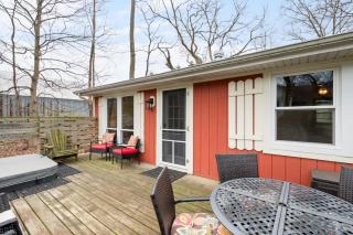 Cozy Cottages Red Cottage Hot tubTown - Saugatuck - 0