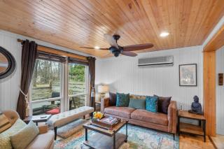 Cozy Cottages Red Cottage Hot tubTown - Saugatuck - 2